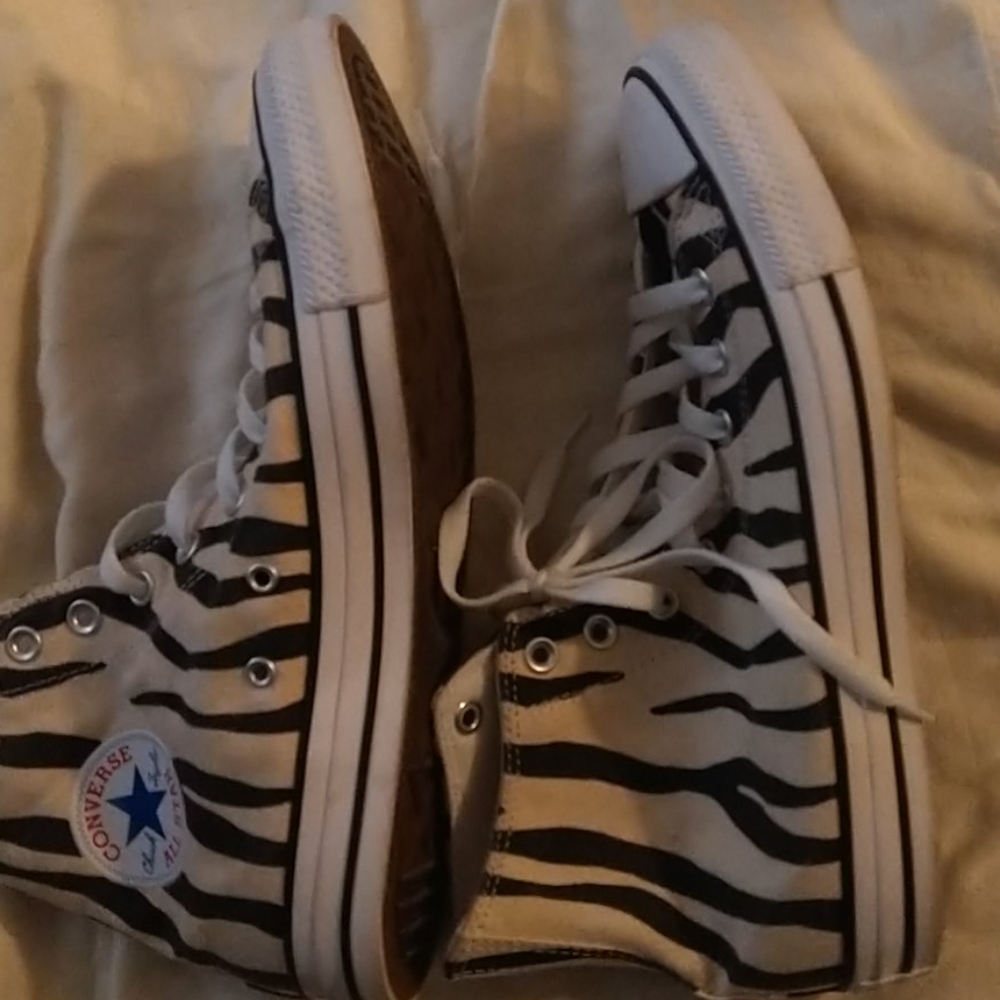 Converse high top animal print.
